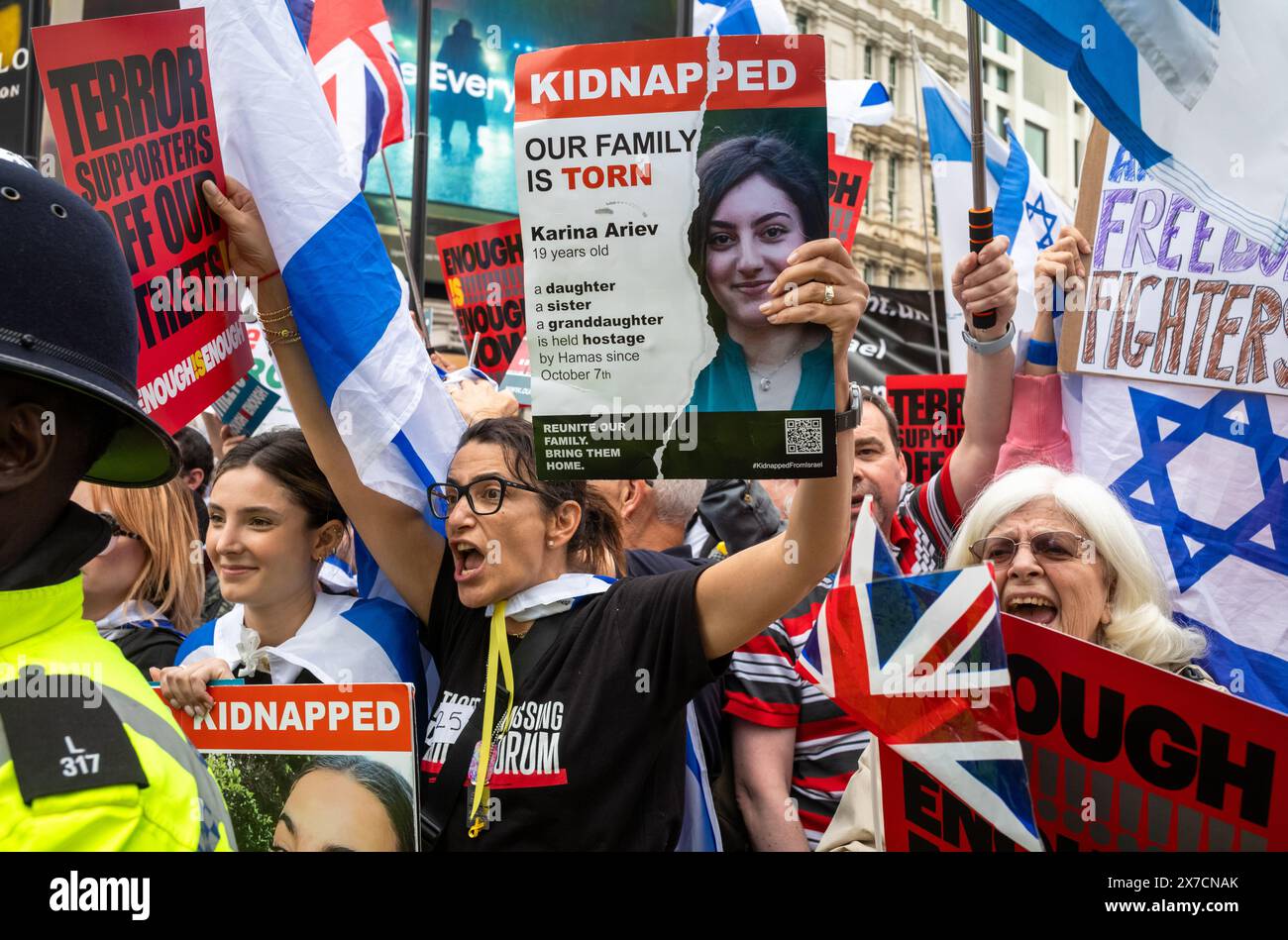 London, Großbritannien. 18. Mai 2024: Pro-israelische Gegendemonstratoren im Piccadilly Circus rufen und verspotten Menschen, die auf der Nakba für Frieden in Palästina marschieren Stockfoto