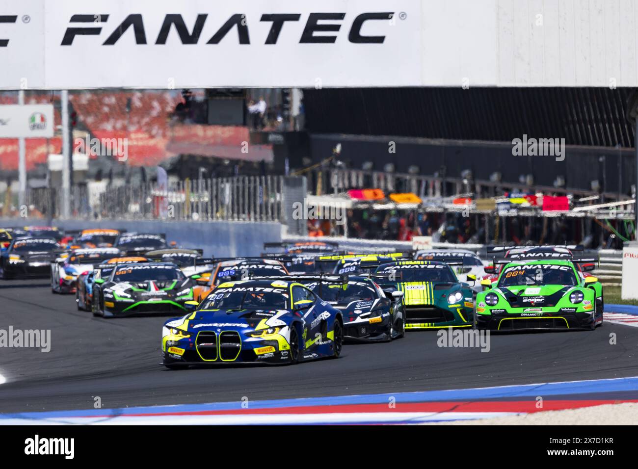 Start des Rennens, Abfahrt, 46 MARCIELLO Raffaele (SWI), MARTIN Maxime (bel), ROSSI Valentino (ita), Team WRT BMW M4 GT3, Action 14 LAPPALAINEN Konsta (FIN), Green Ben (gbr, Emil Ferry, Ferrari 296 GT3, Action 54 SAGER Philipp (aut), DIENST Marvin (ger), MOURA DE OLIVEIRA Guilherme (PRT), Dinamic, GT Porsche 911 GT3 R (992), Action während der 3. Runde des GT World Challenge Sprint Cups 2024 auf dem Misano World Circuit Marco Simoncelli, vom 17. bis 19. Mai 2024 in Misano Adriatico, Italien Stockfoto