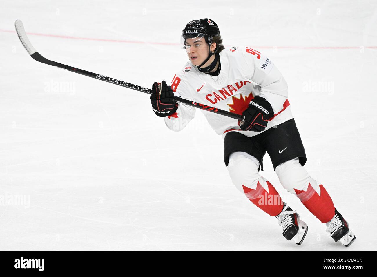 Prag, Tschechische Republik. Mai 2024. Großbritannien gegen Kanada Gruppenspiel Der IIHF-Weltmeisterschaft 2024 in Prag, Tschechien, am 11. Mai 2024. Connor Bedard von Kanada. Quelle: Michal Kamaryt/CTK Photo/Alamy Live News Stockfoto