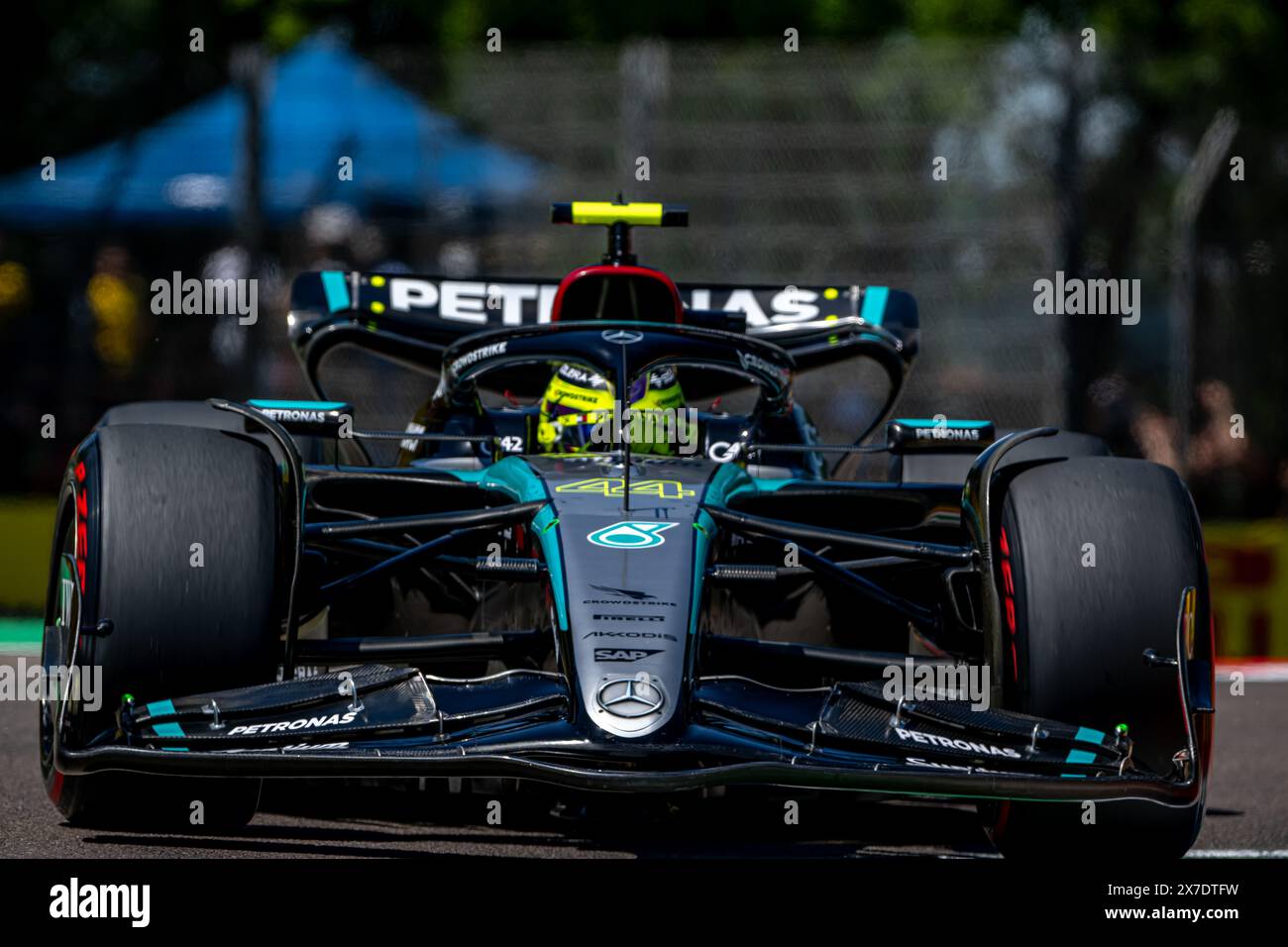 RENNSTRECKE IMOLA, ITALIEN – 18. MAI: George Russell, Mercedes F1 F1 W14 beim Großen Preis der Emilia Romagna auf der Rennstrecke Imola am Samstag, 18. Mai 2024 in Imola, Italien. (Foto: Michael Potts/BSR Agency) Credit: BSR Agency/Alamy Live News Stockfoto