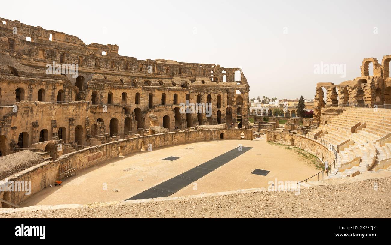 Römisches Amphitheater von El Jem Ovales altes Amphitheater in der heutigen Stadt El Djem, Tunesien Stockfoto