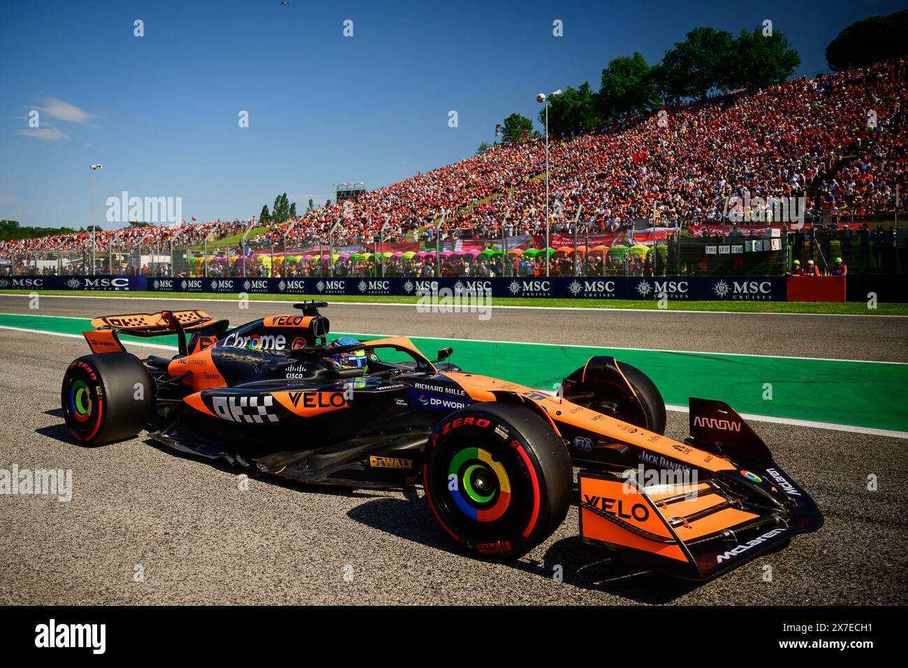 Imola, Italien. Mai 2024. Oscar Piastri, australischer Fahrer des McLaren Formula 1 Teams, tritt im Qualifying der Formel 1 MSC Cruises Gran Premio del Made in Italy e Dell' Emilia-Romagna am Autodromo Enzo e Dino Ferrari del Imola an. (Foto: Jure Makovec/SOPA Images/SIPA USA) Credit: SIPA USA/Alamy Live News Stockfoto