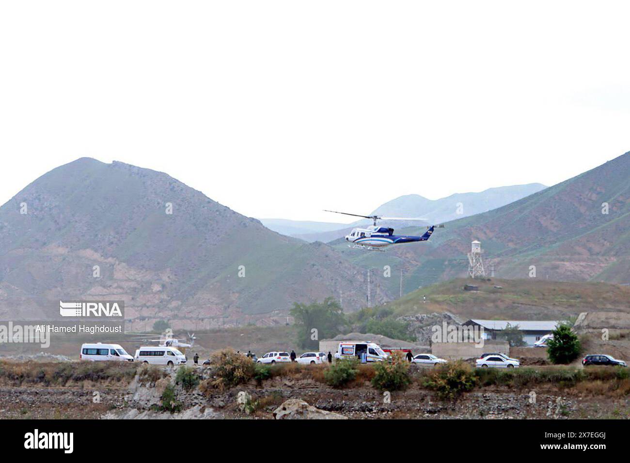 Verzegan, Iran. Mai 2024. Zeigt den Hubschrauber mit iranischem Präsidenten Ebrahim Raisi, der nach der Einweihung des Staudamms von QIZ Qalasi in Aras an der iranischen Grenze zu Aserbaidschan abhebt. Ein Hubschrauber im Konvoi des iranischen Präsidenten war am Sonntag, den 19. Mai 2024, in der Provinz Ostaserbaidschan in einen „Unfall“ verwickelt. Foto: Nachrichtenagentur der Islamischen Republik IRNA/ Credit: UPI/Alamy Live News Stockfoto