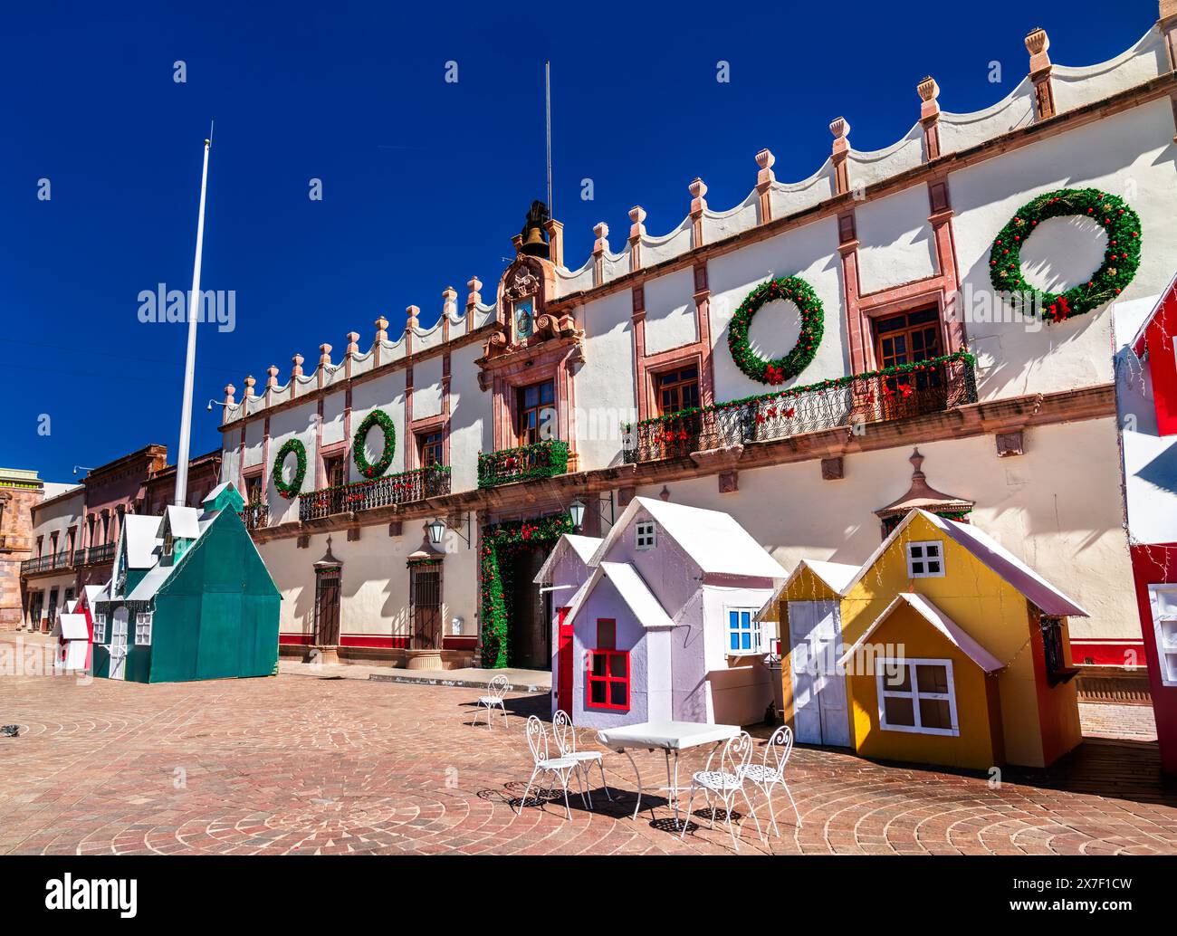 Weihnachtsdekoration auf der Plaza de Armas in Zacatecas. UNESCO-Weltkulturerbe in Mexiko Stockfoto