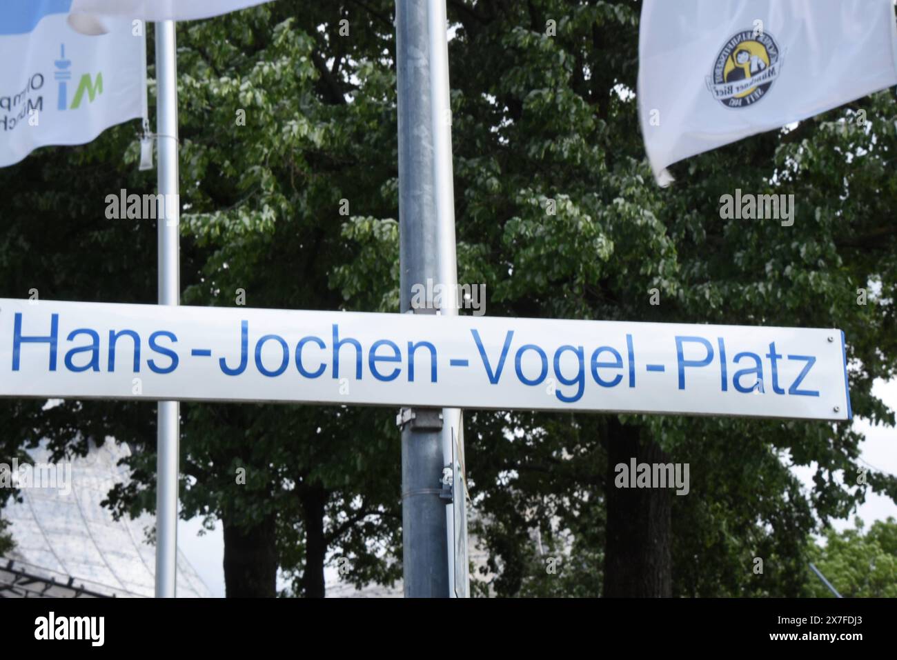Hans Jochen Vogel Platz - München 18,052024 Olympia Park München *** Hans Jochen Vogel Platz München 18 052024 Olympia Park München Stockfoto
