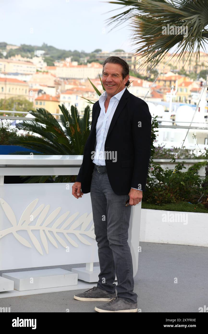 20. Mai 2024, Cannes, Cote D'azur, Frankreich: DENNIS QUAID posiert während des Fotoaufrufs „The Substance“ beim 77. Jährlichen Filmfestival von Cannes im Palais des Festivals in Cannes (Foto: © Mickael Chavet/ZUMA Press Wire) NUR ZUR REDAKTIONELLEN VERWENDUNG! Nicht für kommerzielle ZWECKE! Stockfoto