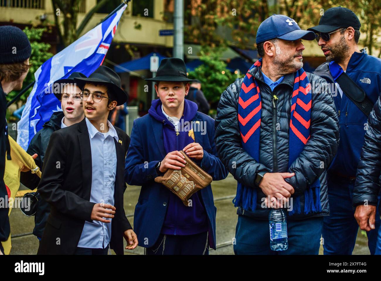 Melbourne, Australien. Mai 2024. Jüdische Jugendliche, die während der von den Christen organisierten Pro-Jüdischen Kundgebung gesehen wurden, führten die „Never Again is Now“-Bewegung, um gegen Hass und Antisemitismus zu kämpfen und die jüdische Gemeinde zu unterstützen. Quelle: SOPA Images Limited/Alamy Live News Stockfoto