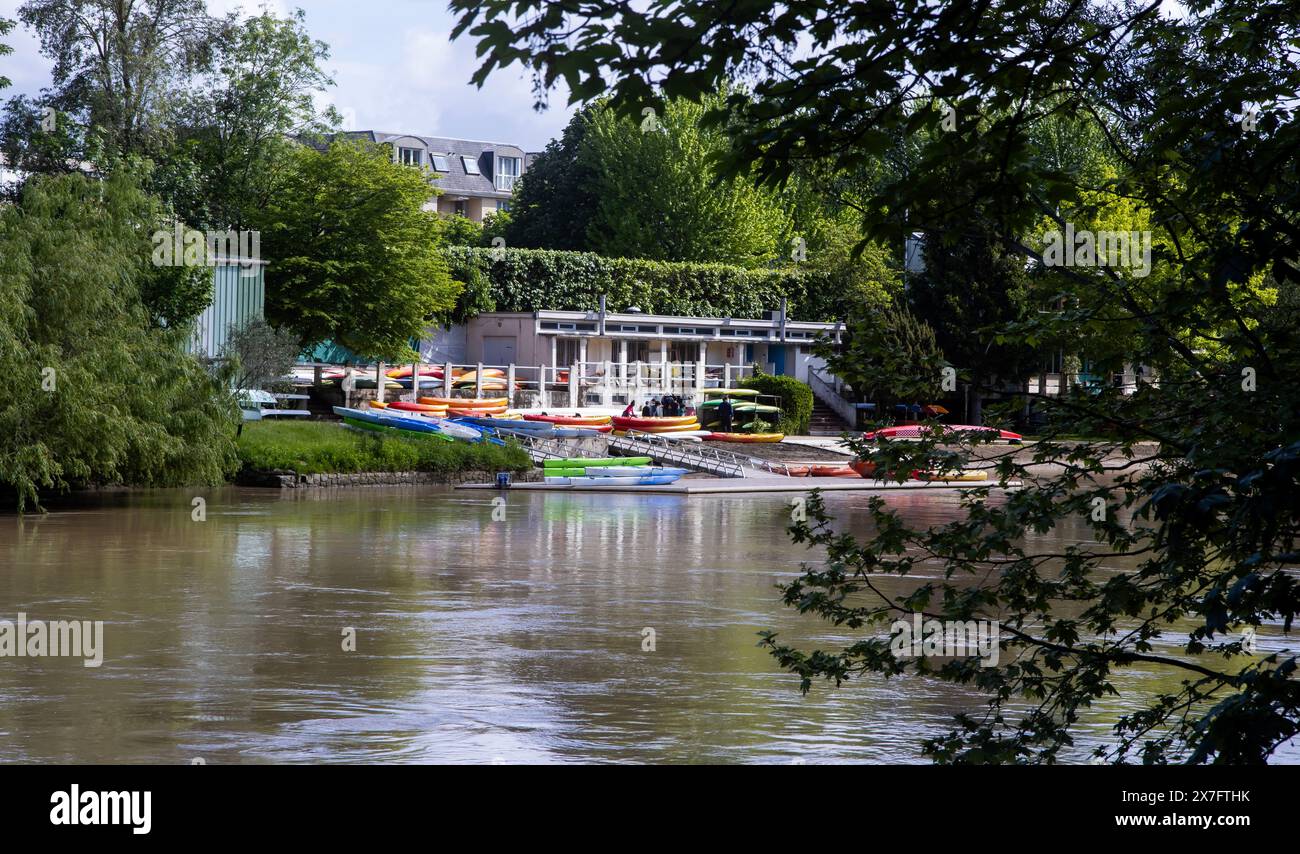 Die nautische Ruderbasis Champigny sur Marne, die für die Olympischen Sommerspiele in Paris 2024 bis Mai 2024 nautische Veranstaltungen ausrichtet Stockfoto