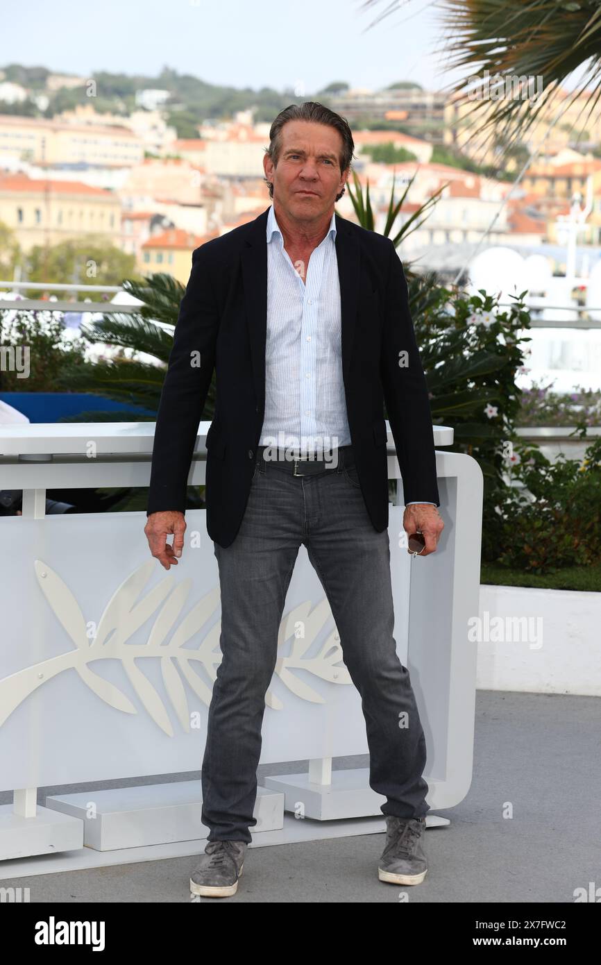 20. Mai 2024, Cannes, Cote D'azur, Frankreich: DENNIS QUAID posiert während des Fotoaufrufs „The Substance“ beim 77. Jährlichen Filmfestival von Cannes im Palais des Festivals in Cannes (Foto: © Mickael Chavet/ZUMA Press Wire) NUR ZUR REDAKTIONELLEN VERWENDUNG! Nicht für kommerzielle ZWECKE! Stockfoto