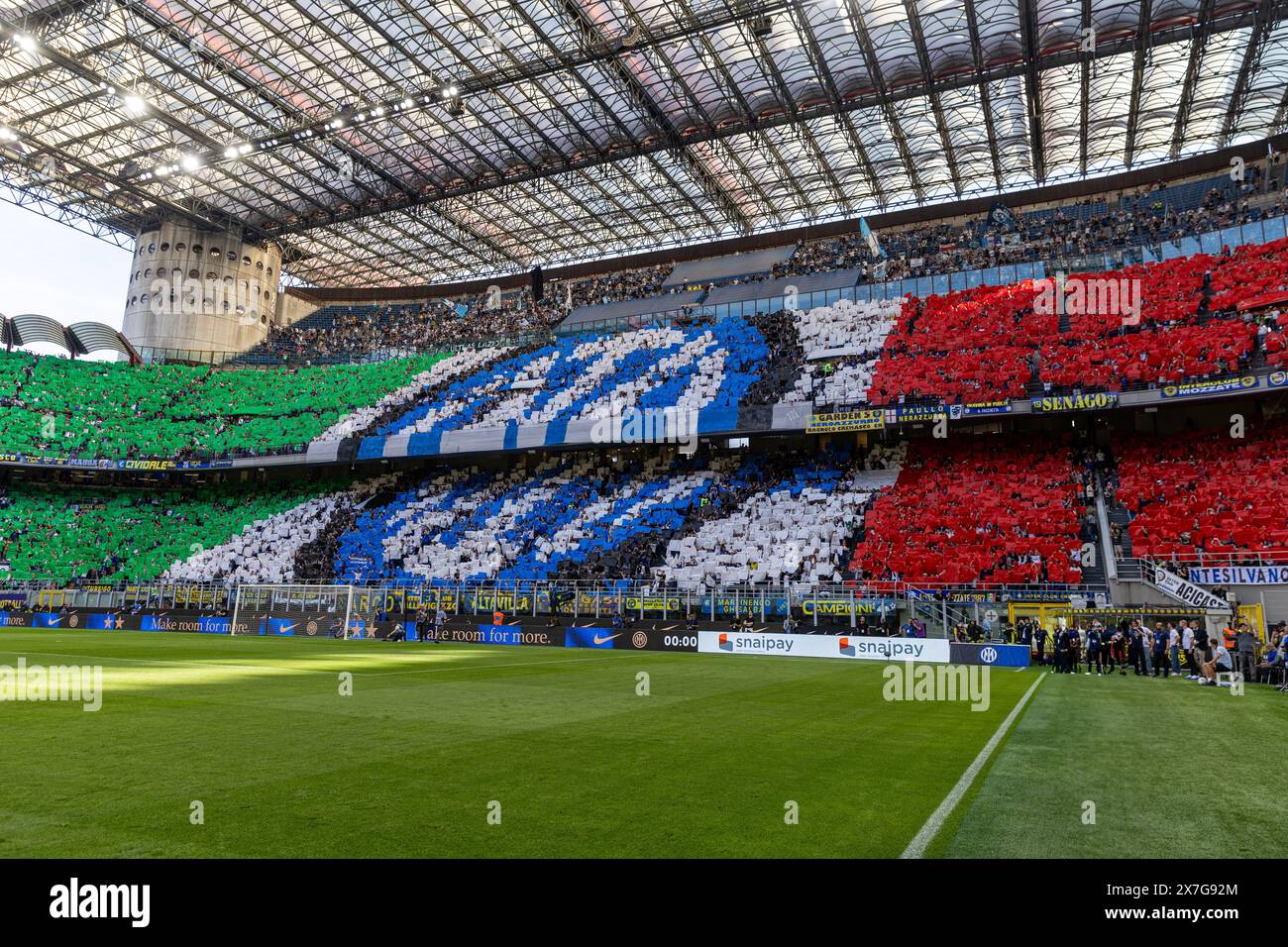 Mailand, Italien - 19. Mai 2024 - Inter vs Lazio Serie A - Coreographie f.c. internazionale Supporters feiern den Sieg der 20. Meisterschaft Credit: Kines Milano/Alamy Live News Stockfoto