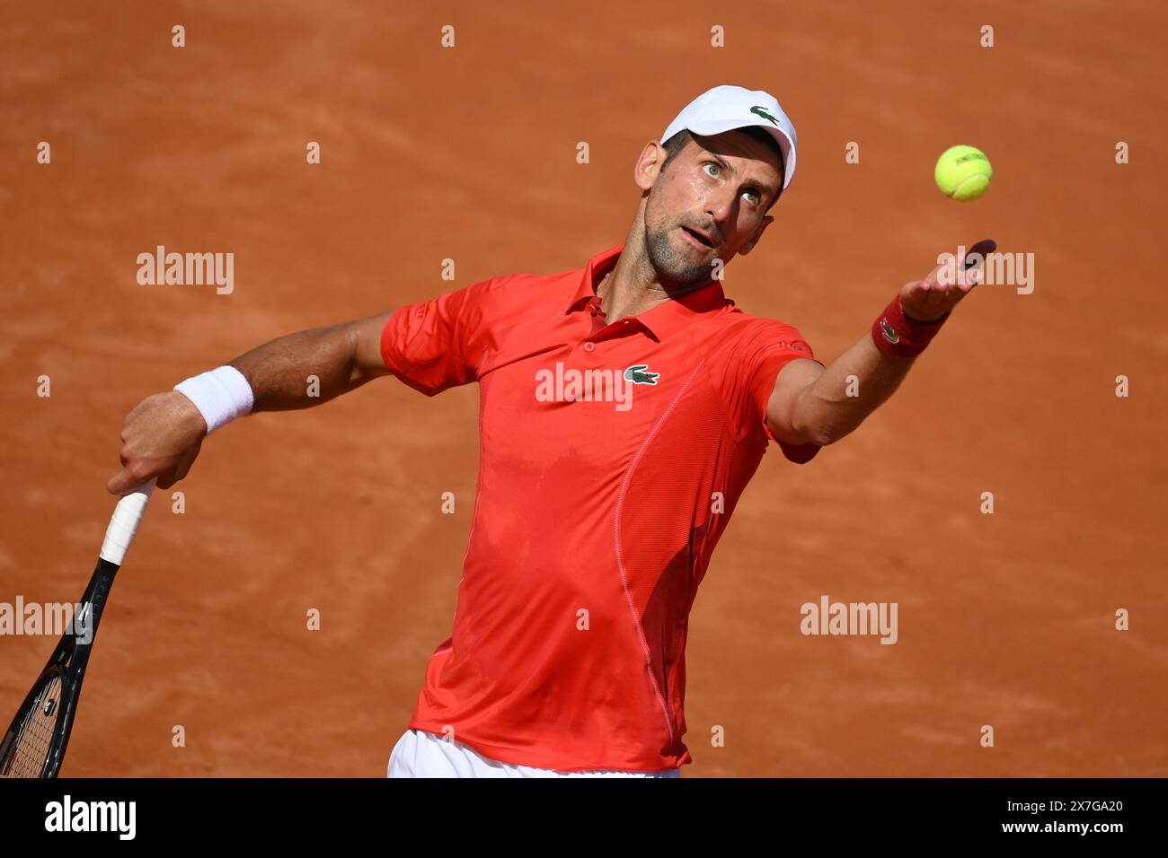 Novak Djokovic aus Serbien während des Spiels gegen Alejandro Tabilo aus Chile beim Internazionali BNL d’Italia 2024 Tennis Turnier im Foro Italico in Rom, Italien am 12. Mai 2024. Stockfoto