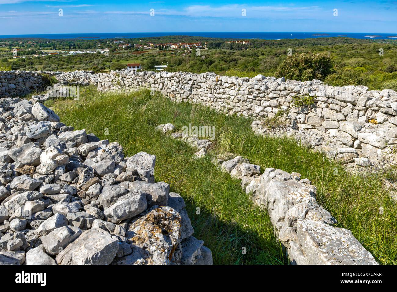 Monkodonja-Siedlung aus der Bronzezeit, archäologische Stätte von Rovinj in Kroatien Stockfoto