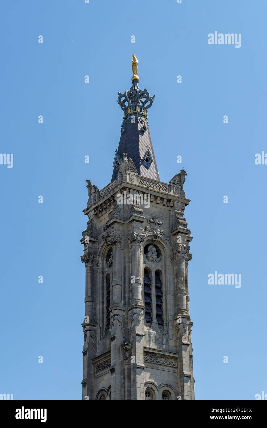 CAMBRAI, FRANKREICH – Notre-Dame de Grace de Cambrai – ist eine römisch-katholische Kathedrale und ein nationales Monument Frankreichs. Stockfoto