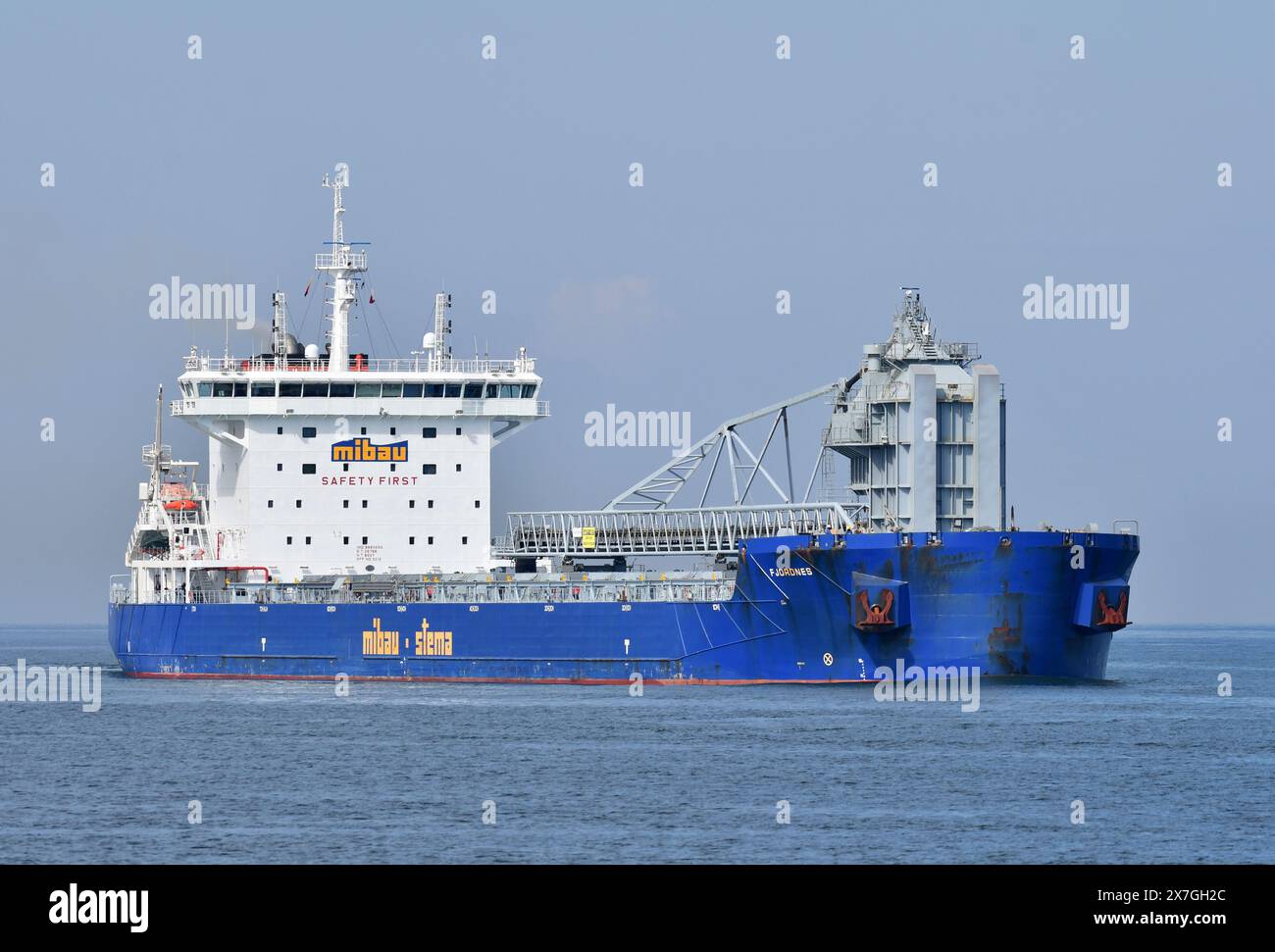 Selbstentladender Massengutträger FJORDNES kommt in Kiel an Stockfoto