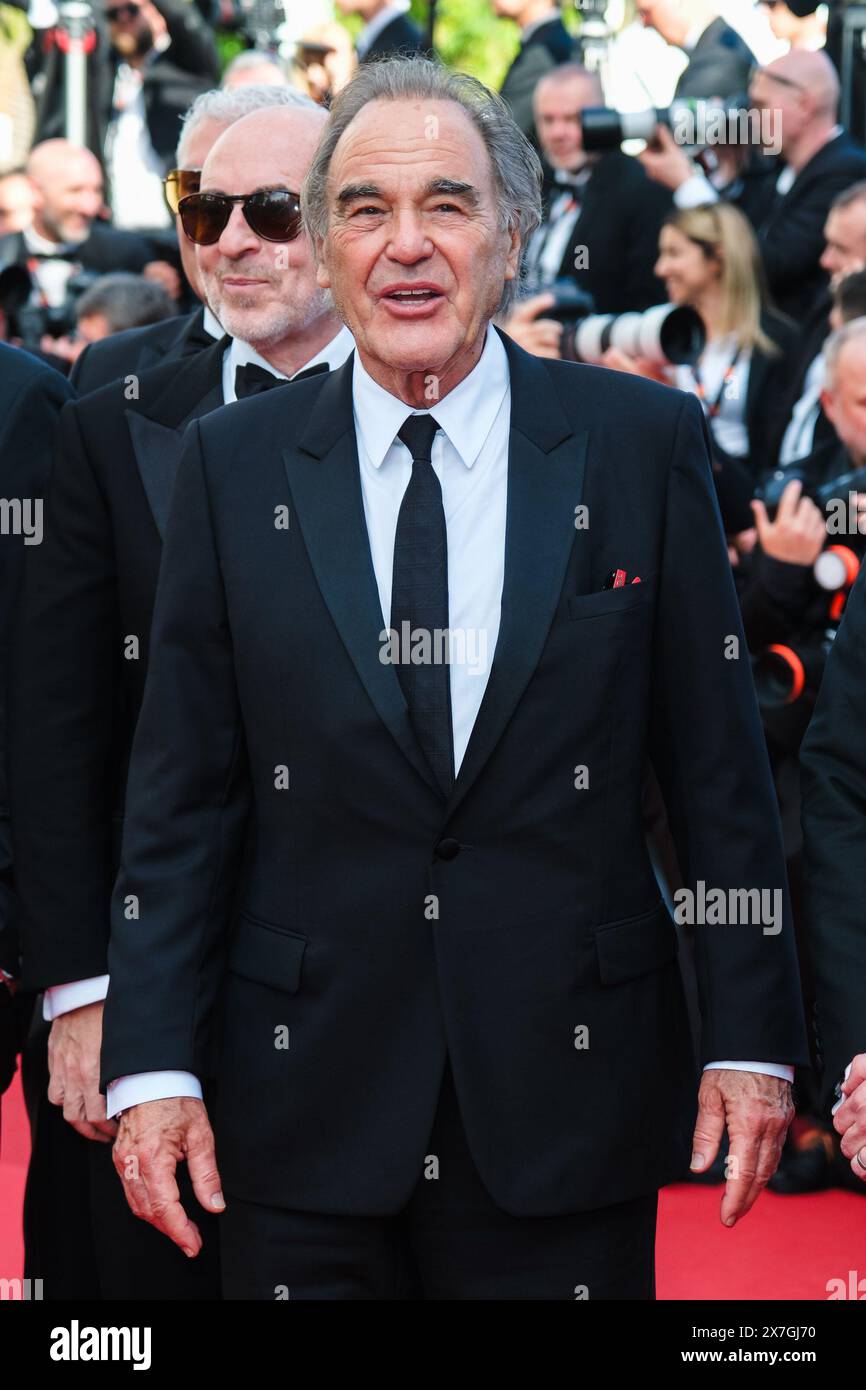 Cannes, Frankreich. Mai 2024. Oliver Stone kommt auf dem Roten Teppich für Horizont : eine Amerika-Saga während des 77. Festivals von Cannes an. Foto von Julie Edwards./Alamy Live News Stockfoto