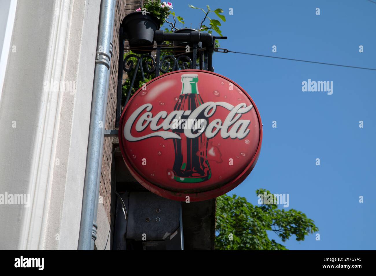 Close Up Vintage Coca Cola Schild In Amsterdam, Niederlande 18-5-2024 Stockfoto