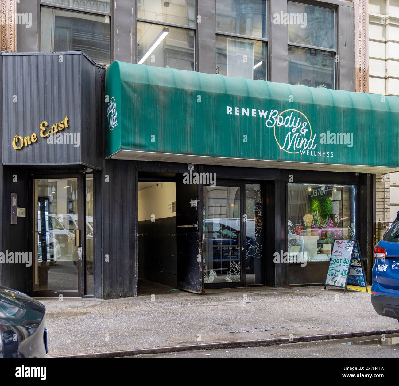Vorderfassade von Renew Body and Mind Wellness in 1 East 28th Street, nyc Stockfoto