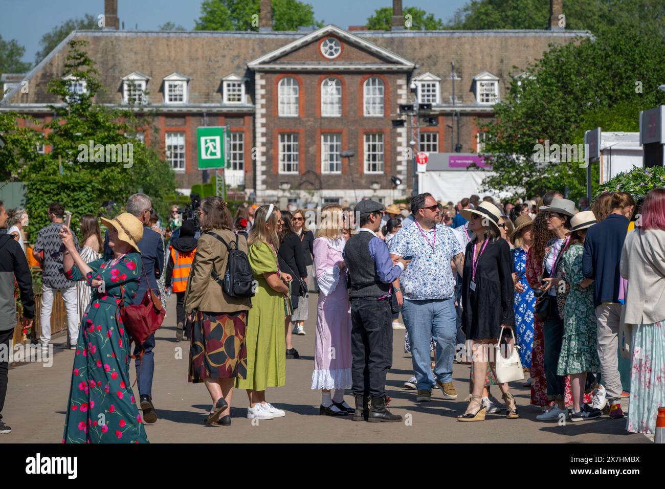 Royal Hospital, Chelsea, London, Großbritannien. Mai 2024. Allgemeine Ansichten der Besucher der Chelsea Flower Show 2024 Presse und VIP-Tag in heißer Sonne. Quelle: Malcolm Park/Alamy Live News Stockfoto