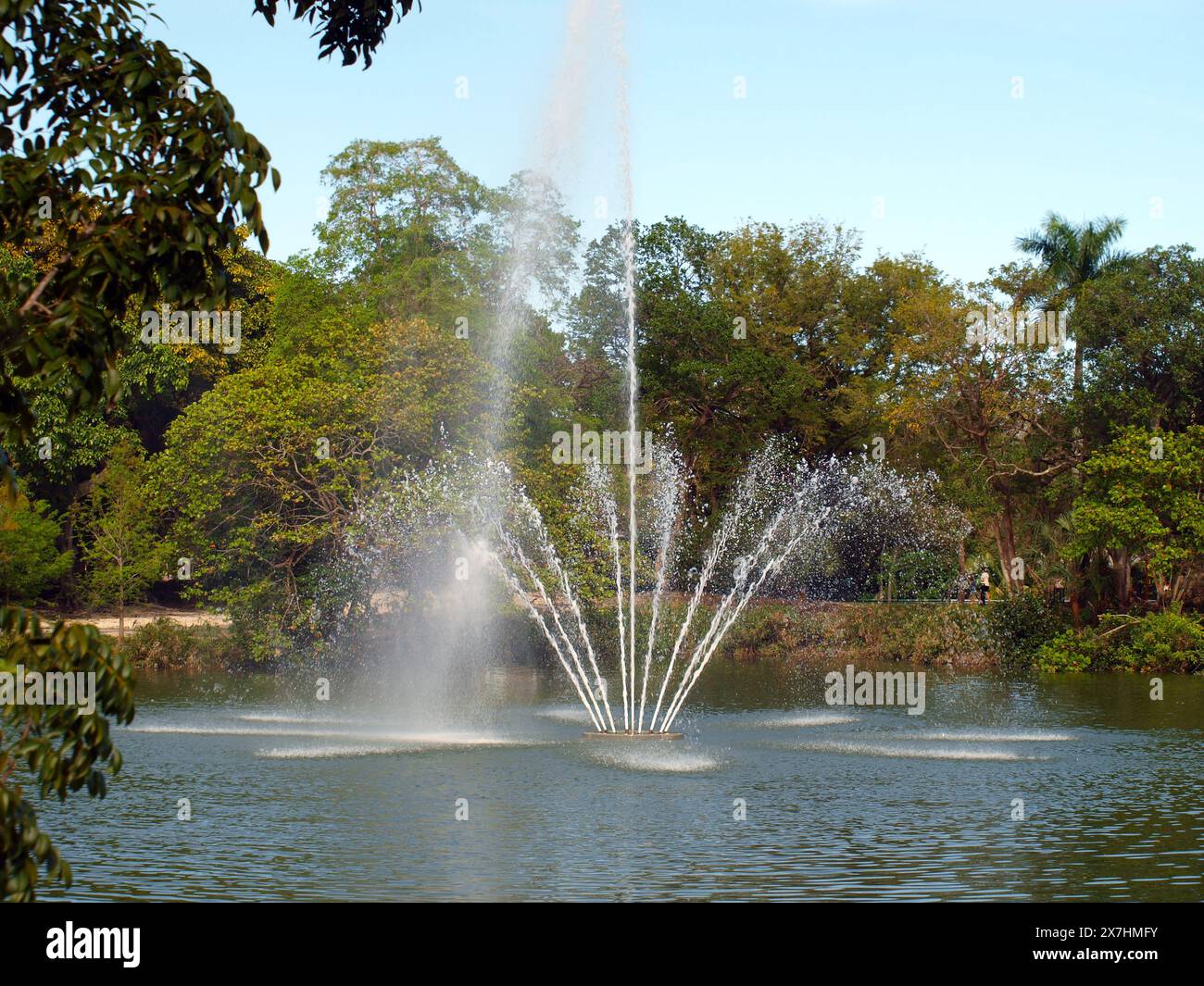 Miami, Florida, Vereinigte Staaten - 6. April 2024: Brunnen im Fuchs Park in South Miami. Nur für redaktionelle Zwecke. Stockfoto