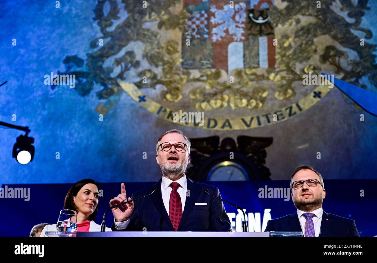 Prag, Tschechische Republik. Mai 2024. L-R TOP 09 Vorsitzende Marketa Pekarova Adamova, ODS-Vorsitzender Petr Fiala und KDU-CSL-Vorsitzender Marian Jurecka nehmen am 20. Mai 2024 in Prag, Tschechische Republik, an der Kampagne der Start of Together (Spolu)-Koalition Teil. Quelle: Roman Vondrous/CTK Photo/Alamy Live News Stockfoto