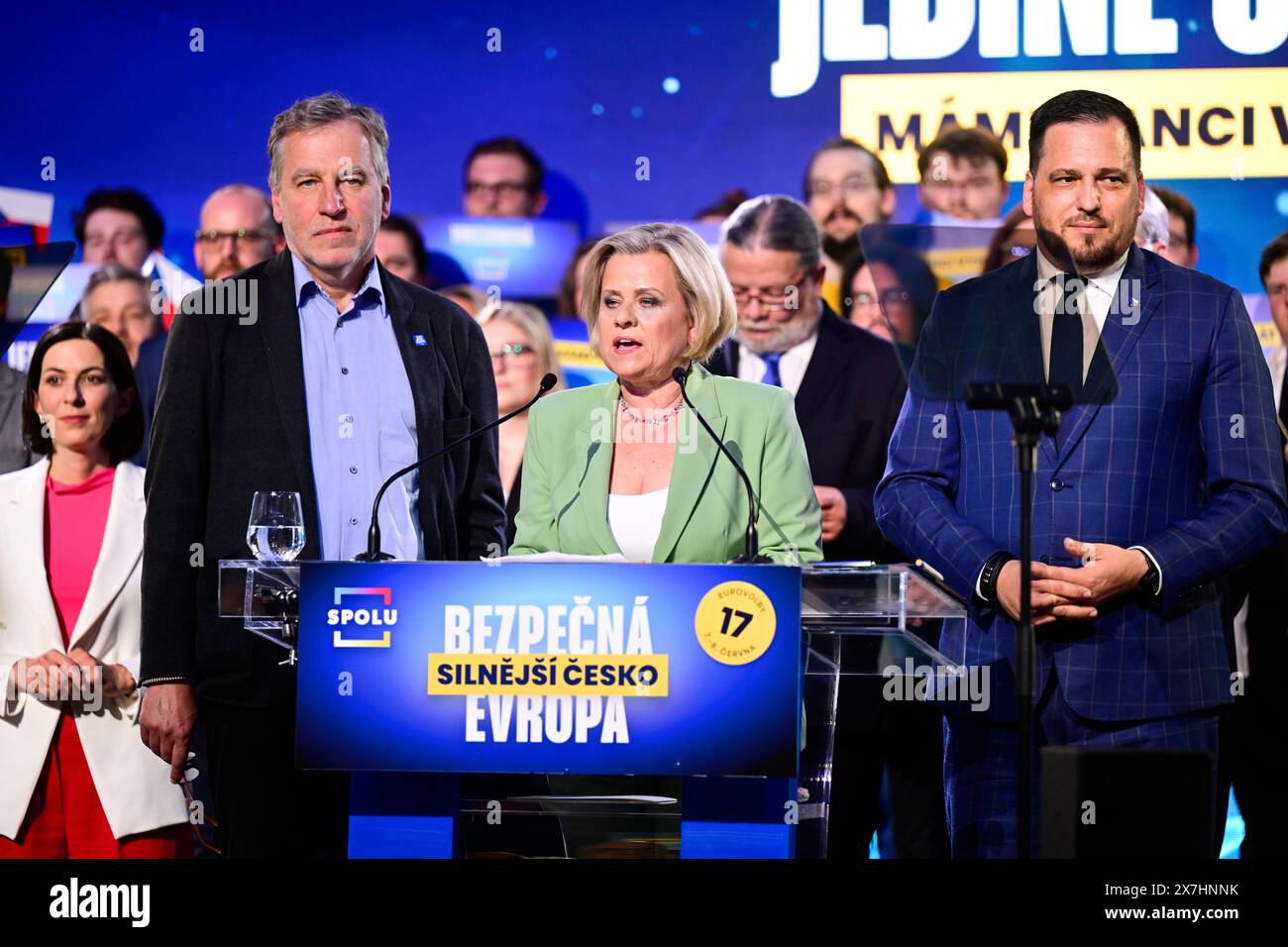 Prag, Tschechische Republik. Mai 2024. L-R Ludek Niedermayer (TOP 09), Veronika Vrecionova (ODS) und Tomas Zdechovsky (KDU-CSL) nehmen am 20. Mai 2024 in Prag, Tschechische Republik, am Start der Kampagne der Koalition „Together“ (Spolu) Teil. Quelle: Roman Vondrous/CTK Photo/Alamy Live News Stockfoto