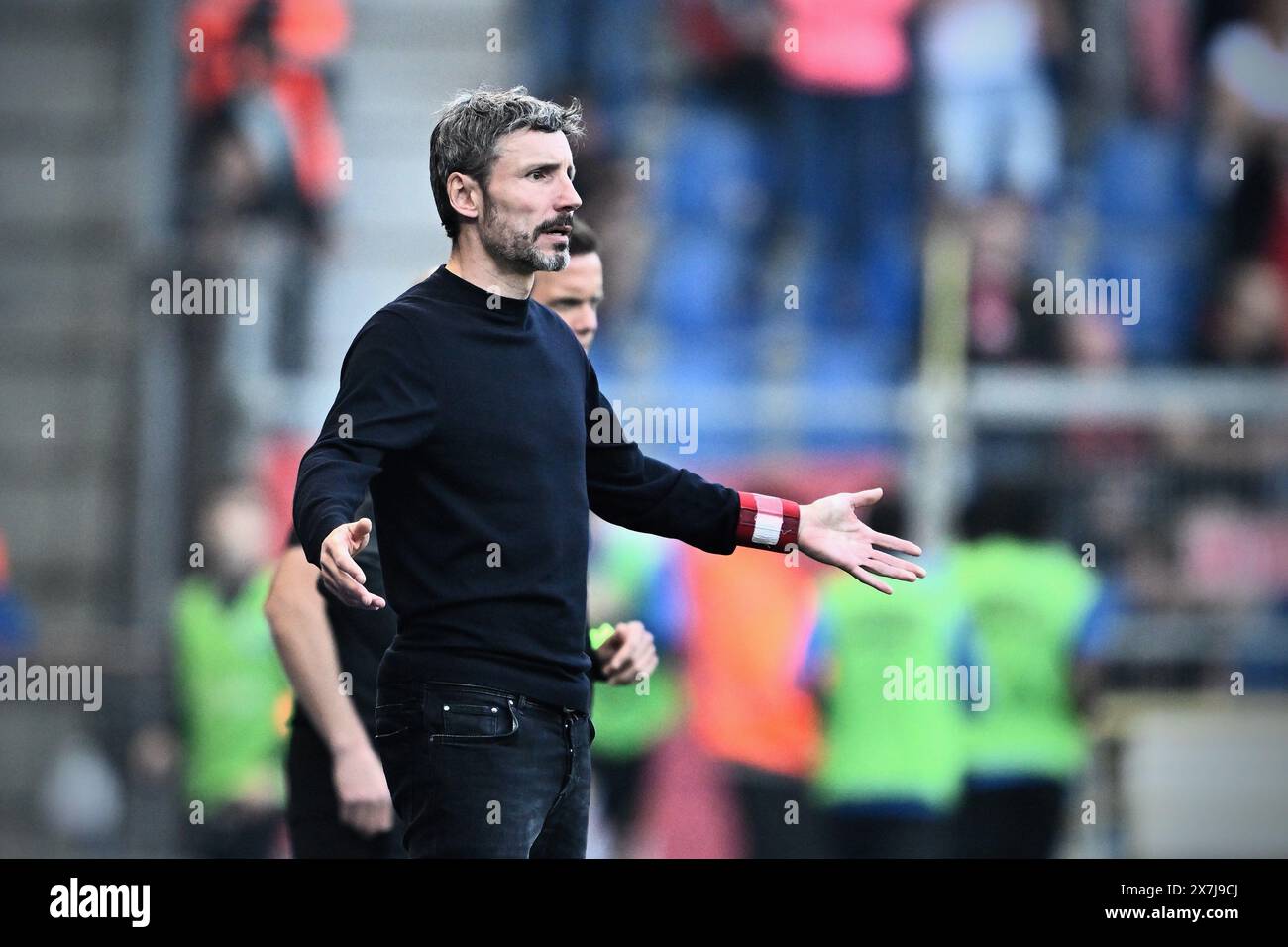 Genk, Belgien. Mai 2024. Antwerpens Cheftrainer Mark van Bommel, dargestellt während eines Fußballspiels zwischen KRC Genk und Royal Antwerp FC am Montag, den 20. Mai 2024 in Genk, am 9. (Von 10) Tag der Play-offs der Champions der ersten Liga der Jupiler Pro League 2023-2024. BELGA FOTO JOHAN EYCKENS Credit: Belga News Agency/Alamy Live News Stockfoto