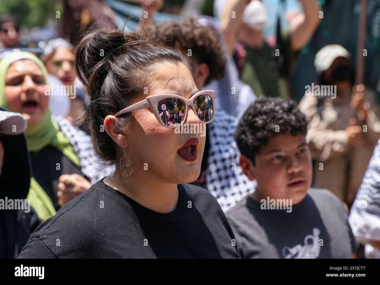 Austin, Usa . Mai 2024. Am 19. Mai 2024 versammeln sich Demonstranten vor dem Texas State Capitol in Austin, Texas. Palästinenser in ganz Texas führen Massenproteste am 76. Nakba-Tag als Reaktion auf den von den USA finanzierten Völkermord an Palästinensern in Gaza an. (Fotos von: Stephanie Tacy/SIPA USA) Credit: SIPA USA/Alamy Live News Stockfoto