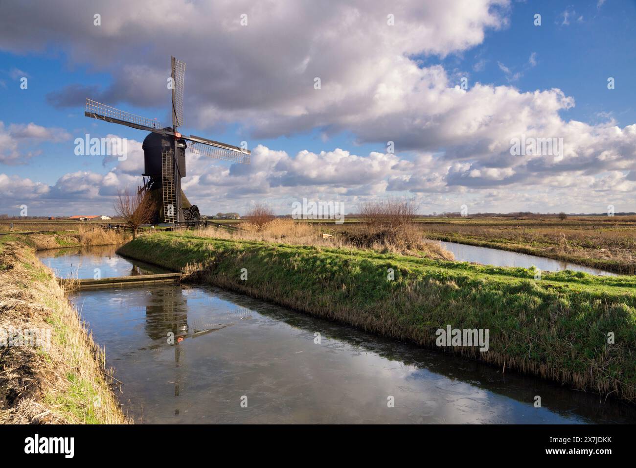 Windmühle am Uitwijkse Molen in der Nähe von Sleeuwijk Stockfoto