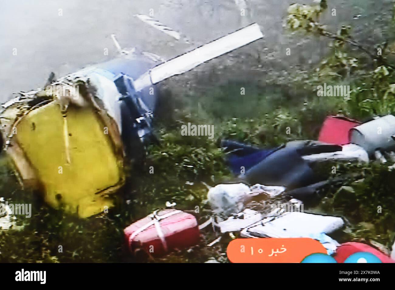 County Varzaqan, Iran. Mai 2024. Das am 20. Mai 2024 aufgenommene Foto zeigt die Wrackteile des abgestürzten Hubschraubers in der Nähe des Komitats Varzaqan, etwa 670 km von Teheran entfernt. Der iranische Präsident Ebrahim Raisi und einige Mitglieder seines Begleitteams, darunter Außenminister Hossein Amir-Abdollahian, wurden am Montagmorgen tot bestätigt, als das Wrack des Hubschraubers, der sie trug, nach dem Absturz bei schlechtem Wetter am Sonntag in der Nähe des Komitats Varzaqan gefunden wurde. Quelle: Shadati/Xinhua/Alamy Live News Stockfoto