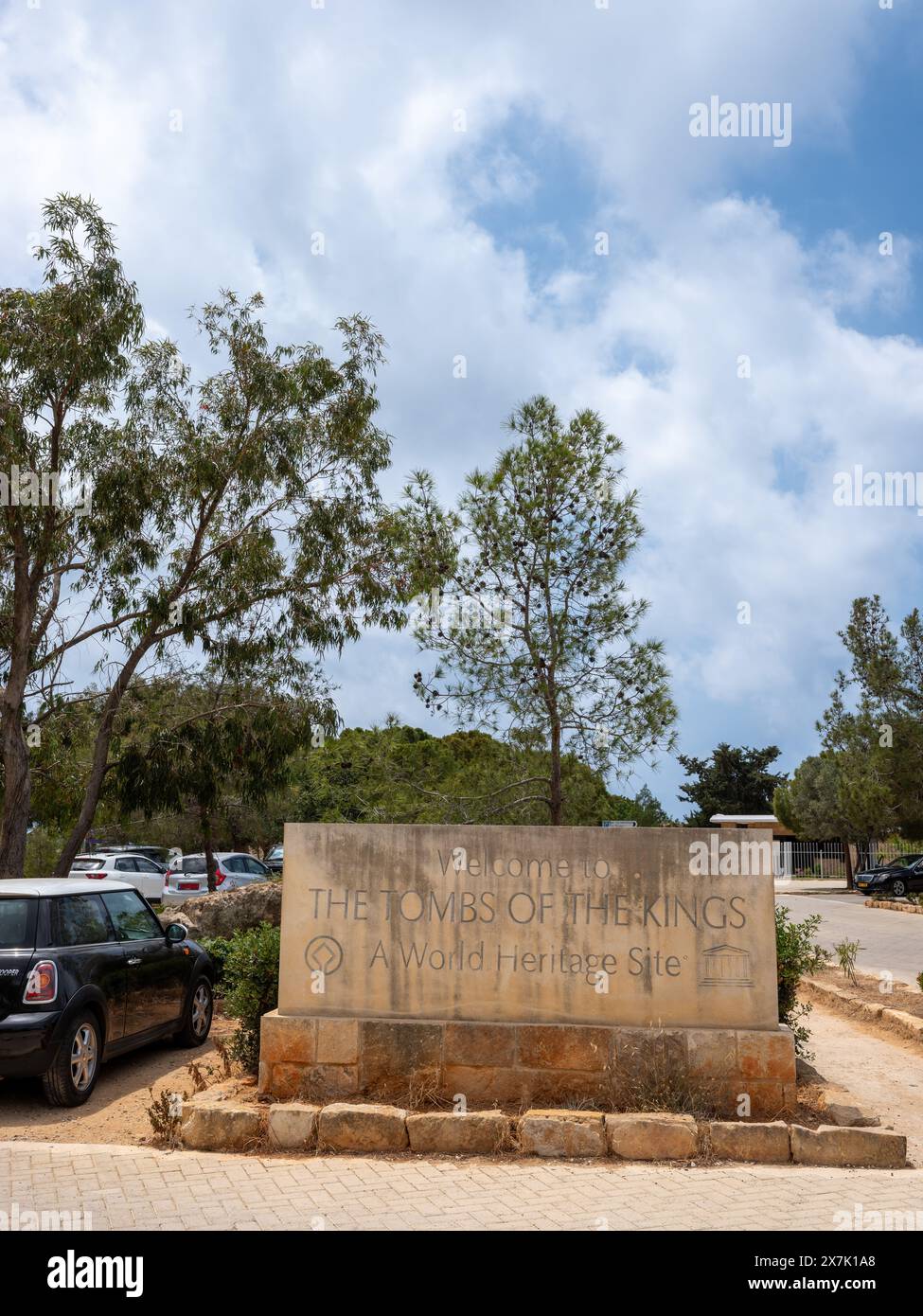 Mai 2024: Schild an den Ruinen der Königsgräber in Pafos, Zypern. Stockfoto