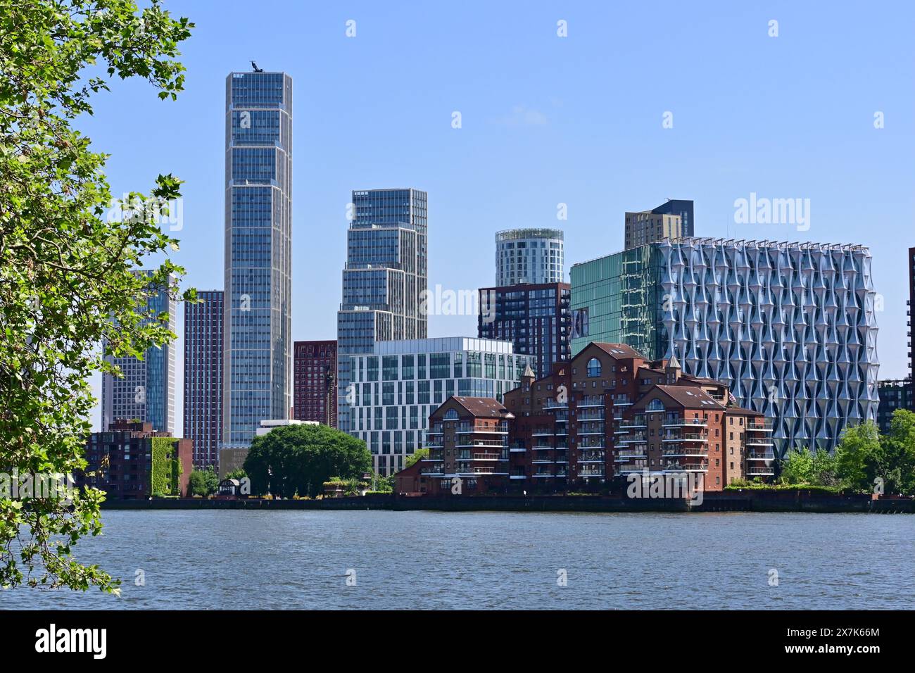 Apartmentblöcke und Büros in Nine Elms, einschließlich der amerikanischen Botschaft, London Stockfoto