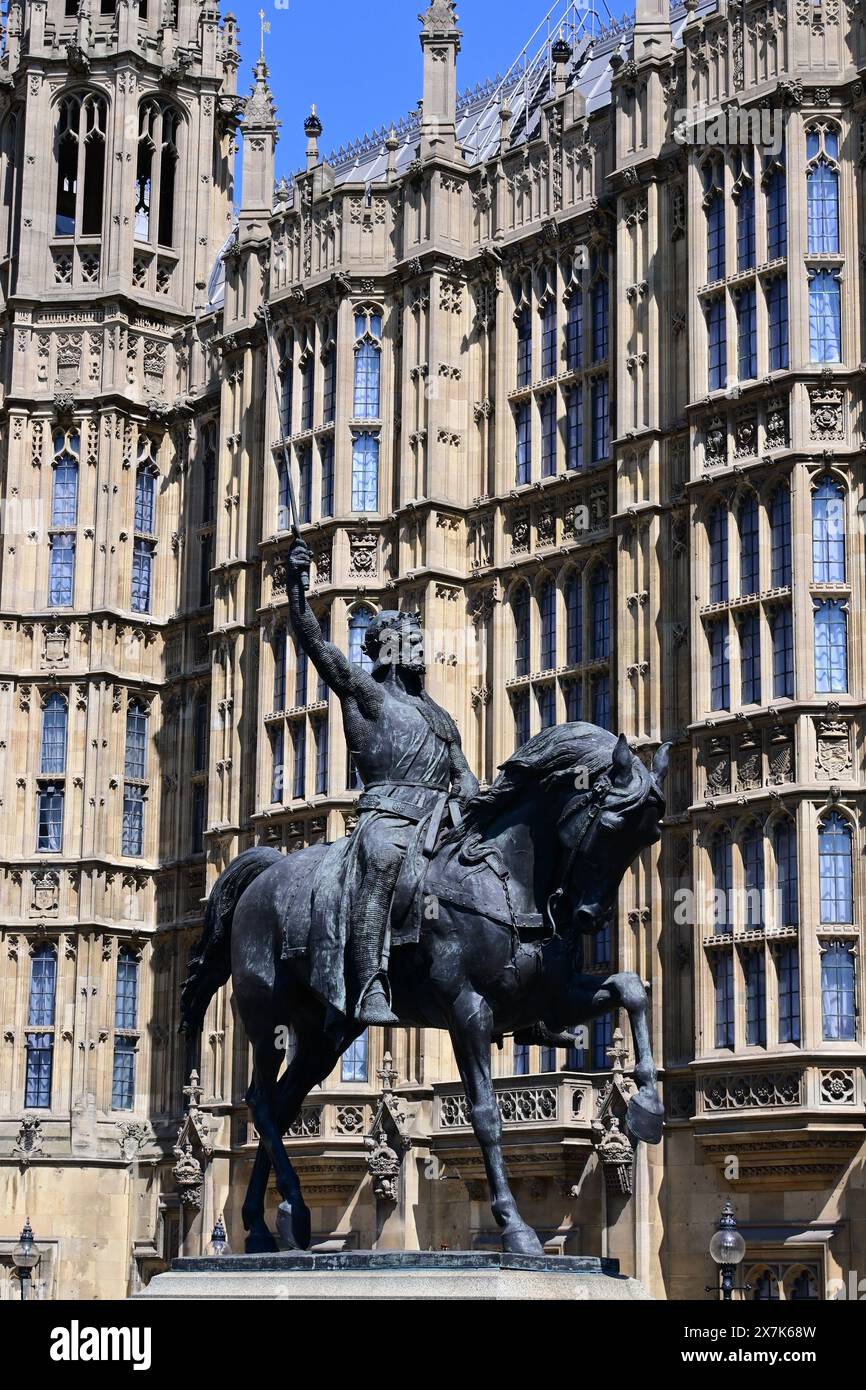 Statue von Richard Coeur de Lion vor den Houses of Parliament, Westminster, London Stockfoto