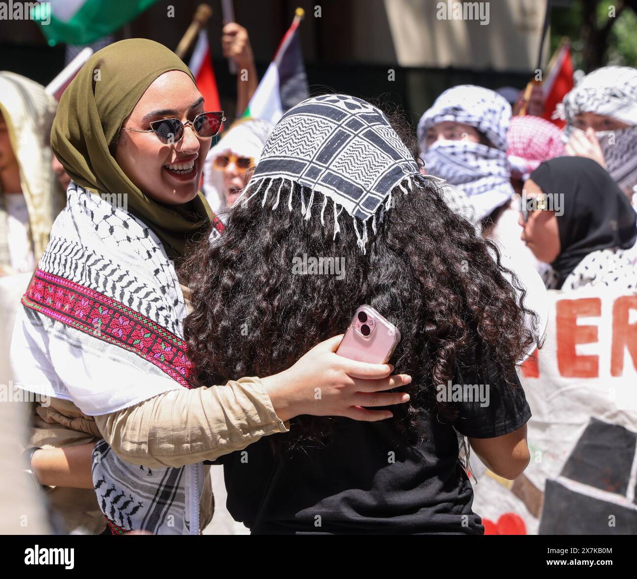 Austin, Usa . Mai 2024. Am 19. Mai 2024 versammeln sich Demonstranten vor dem Texas State Capitol in Austin, Texas. Palästinenser in ganz Texas führen Massenproteste am 76. Nakba-Tag als Reaktion auf den von den USA finanzierten Völkermord an Palästinensern in Gaza an. (Fotos von: Stephanie Tacy/SIPA USA) Credit: SIPA USA/Alamy Live News Stockfoto