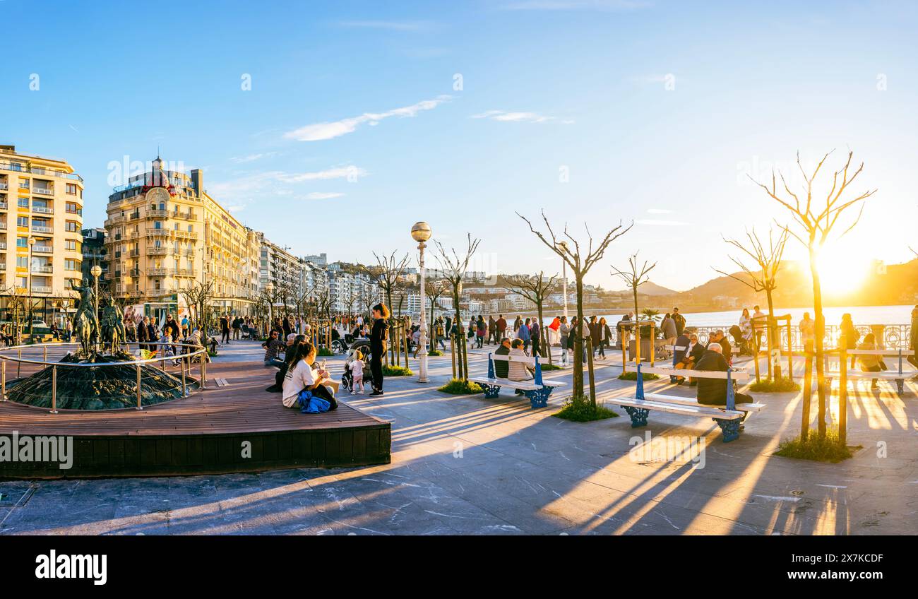 La Concha Promenade auf Höhe des Platzes Don Quijote y Sancho Panza. San Sebastian, Baskenland. Spanien. Stockfoto