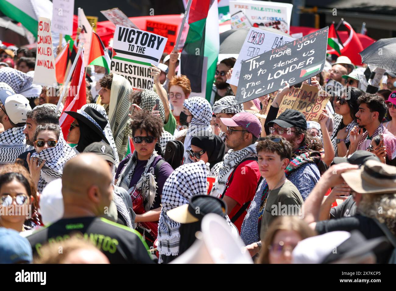 Austin, Usa . Mai 2024. Am 19. Mai 2024 versammeln sich Demonstranten vor dem Texas State Capitol in Austin, Texas. Palästinenser in ganz Texas führen Massenproteste am 76. Nakba-Tag als Reaktion auf den von den USA finanzierten Völkermord an Palästinensern in Gaza an. (Fotos von: Stephanie Tacy/SIPA USA) Credit: SIPA USA/Alamy Live News Stockfoto