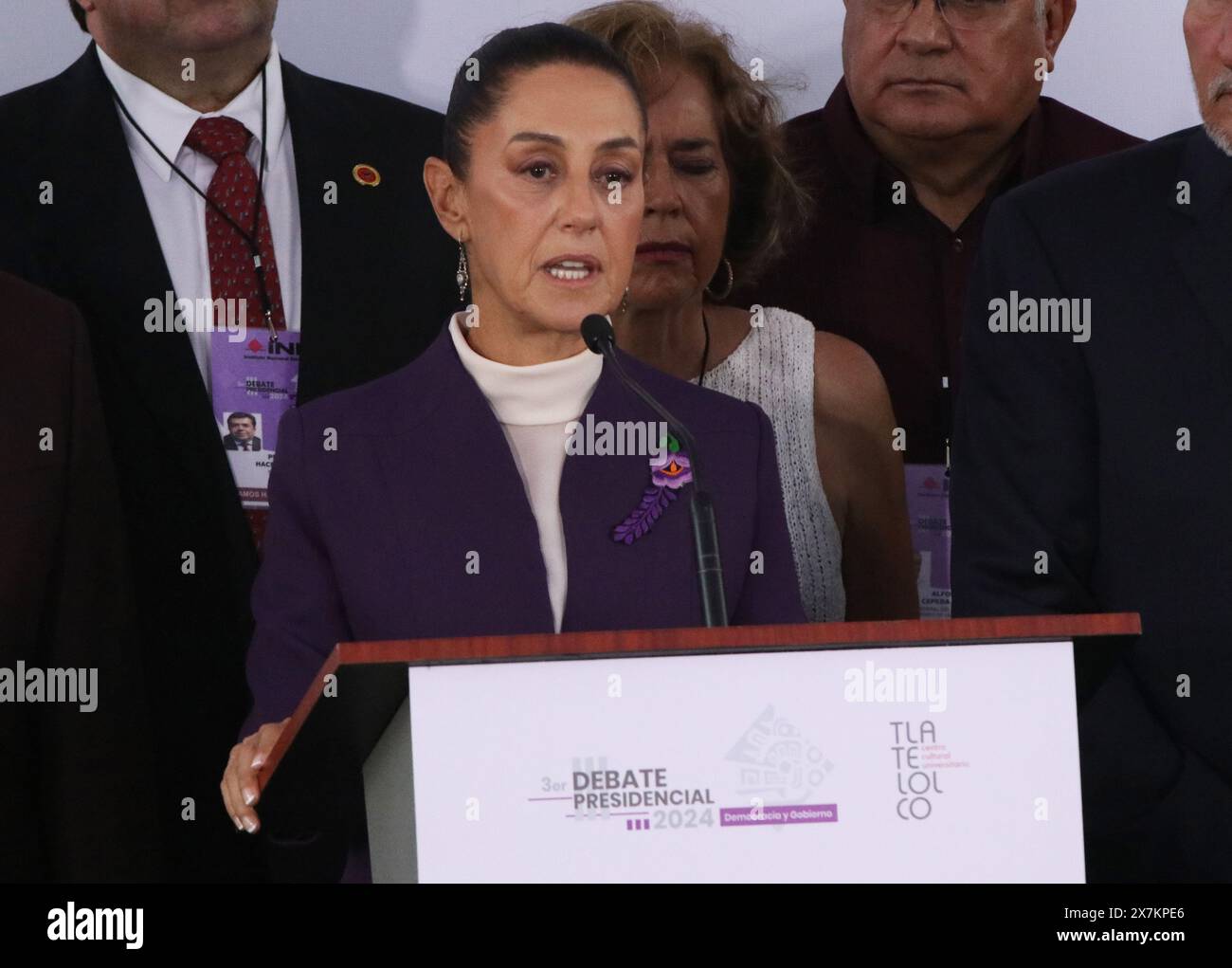 Claudia Sheinbaum, Kandidatin für die mexikanische Präsidentschaft der Juntos Hagamos Historia, spricht während ihrer Ankunft bei der dritten Präsidentschaftsdebatte im Centro Cultural Universitario Tlatelolco. (Kreditbild: © José Luis Torales/OKULARIS via ZUMA Press Wire) NUR REDAKTIONELLE VERWENDUNG! Nicht für kommerzielle ZWECKE! Stockfoto