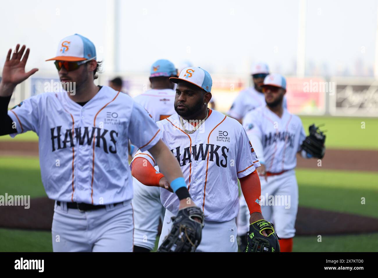 Staten Island FerryHawks feiern 13-3 Sieg in einem Baseballspiel gegen die Long Island Ducks im SIUH Community Park in Staten Island, N.Y. Stockfoto