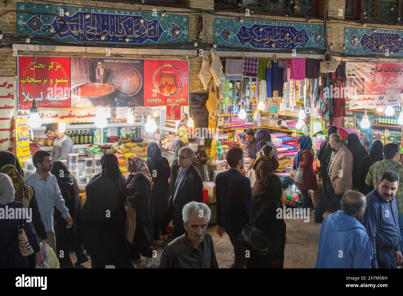 Verkauf von Obst und Gemüse auf einem Basar in Teheran am 07.04.2015, Teheran, Iran Stockfoto