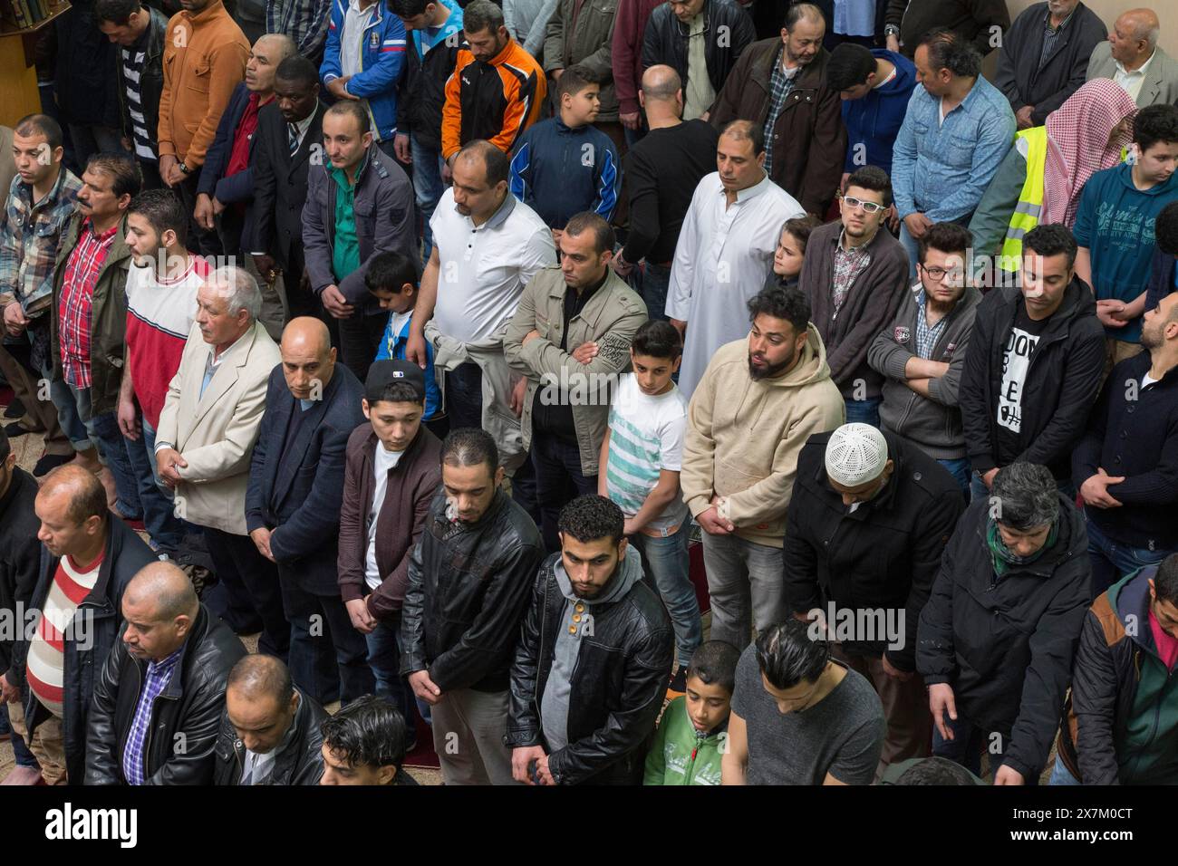 Muslime in Berlin versammelten sich am 1. Mai 2015 zum Gebet in der dar Assalam Moschee, Neukoelln Meeting Centre, NBS, Berlin, Berlin, Deutschland Stockfoto