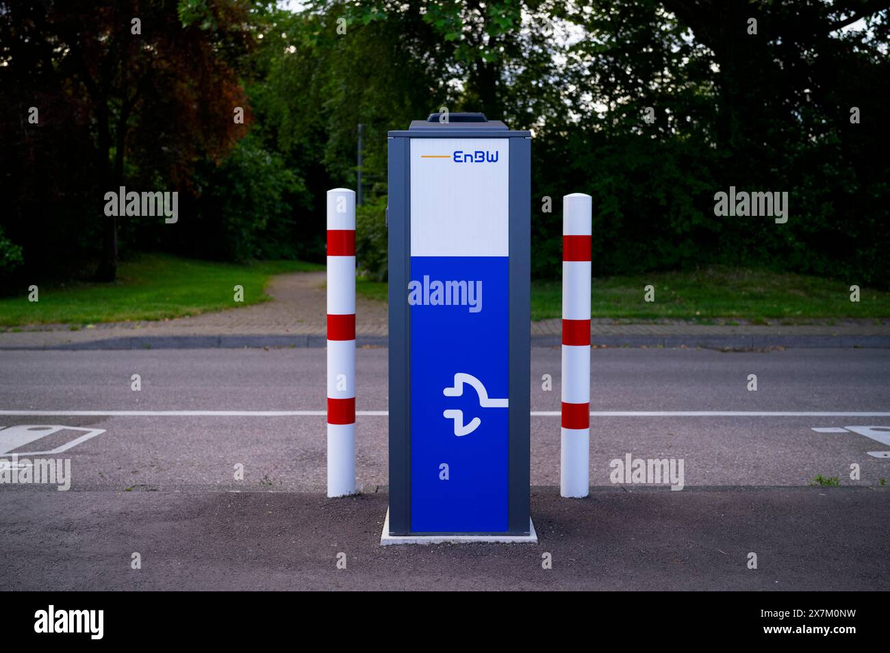 EnBW-Ladestation für Elektroautos, elektrische Tankstelle, E-Tankstelle, E-Mobilität, ungebraucht, ohne E-Auto, Stuttgart Stockfoto