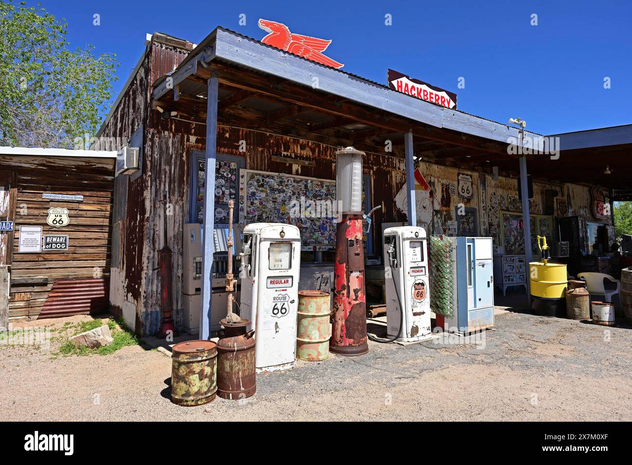 Route 66, Tankstelle mit Hackberry General Store, Hackberry, Arizona Stockfoto