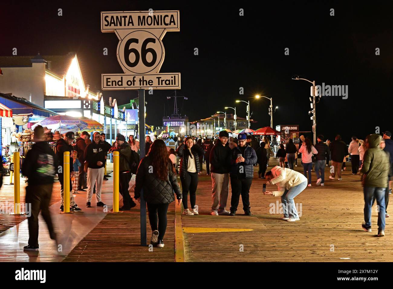 Wegweiser zum Ende des Weges Route 66 am Pier in Santa Monica, Kalifornien Stockfoto