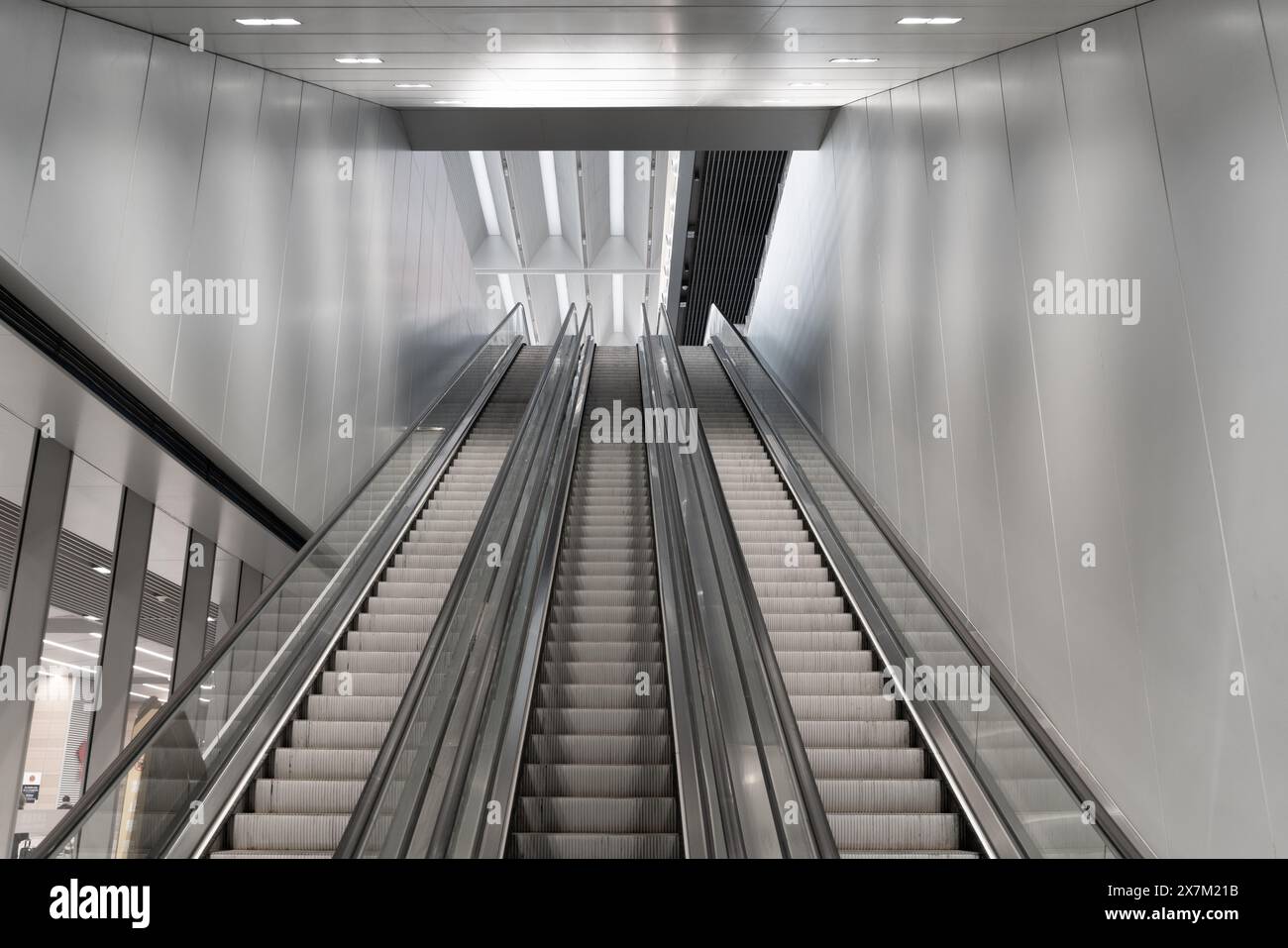 Rolltreppe in der U-Bahn-Station Stockfoto