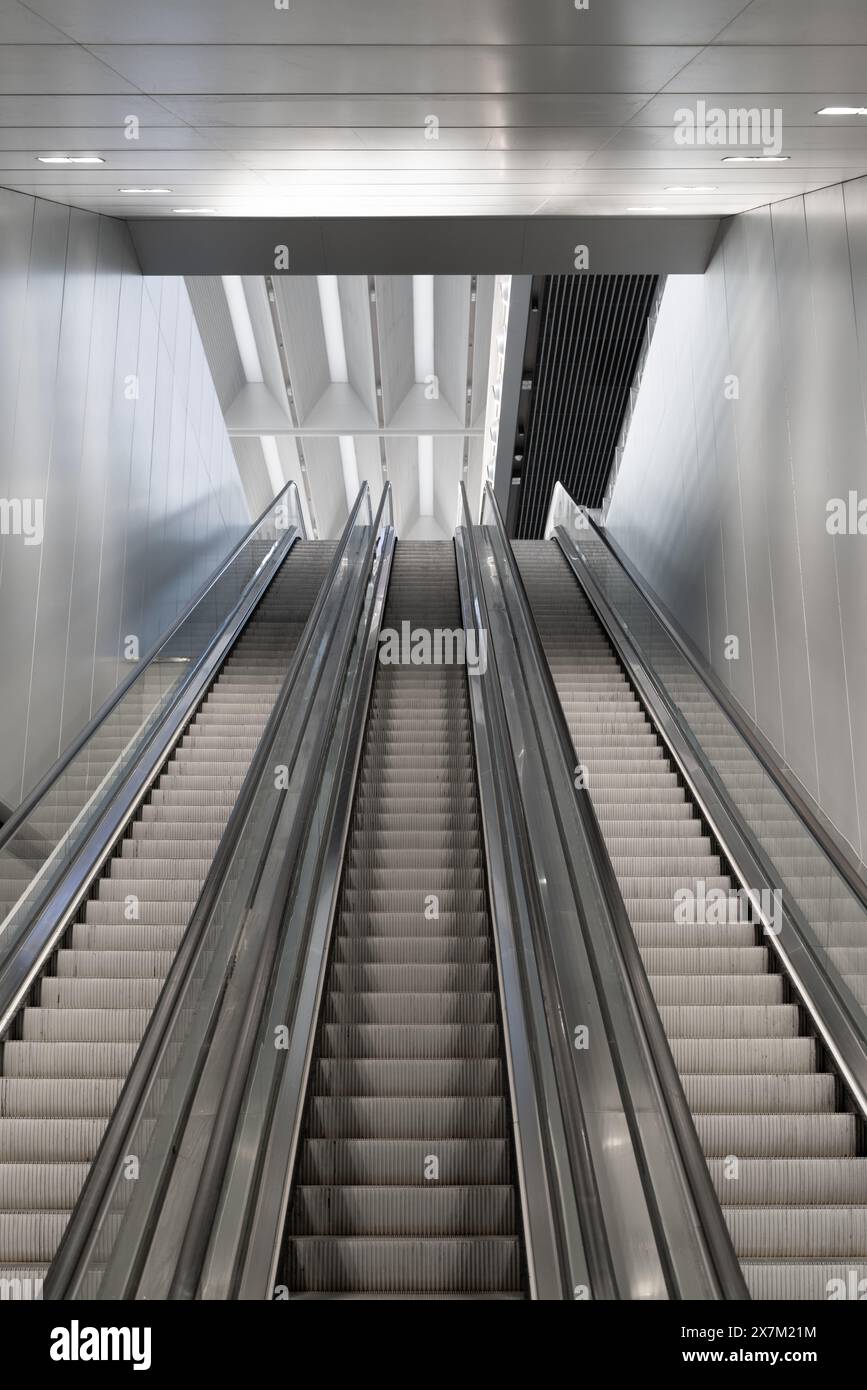 Rolltreppe in der U-Bahn-Station Stockfoto