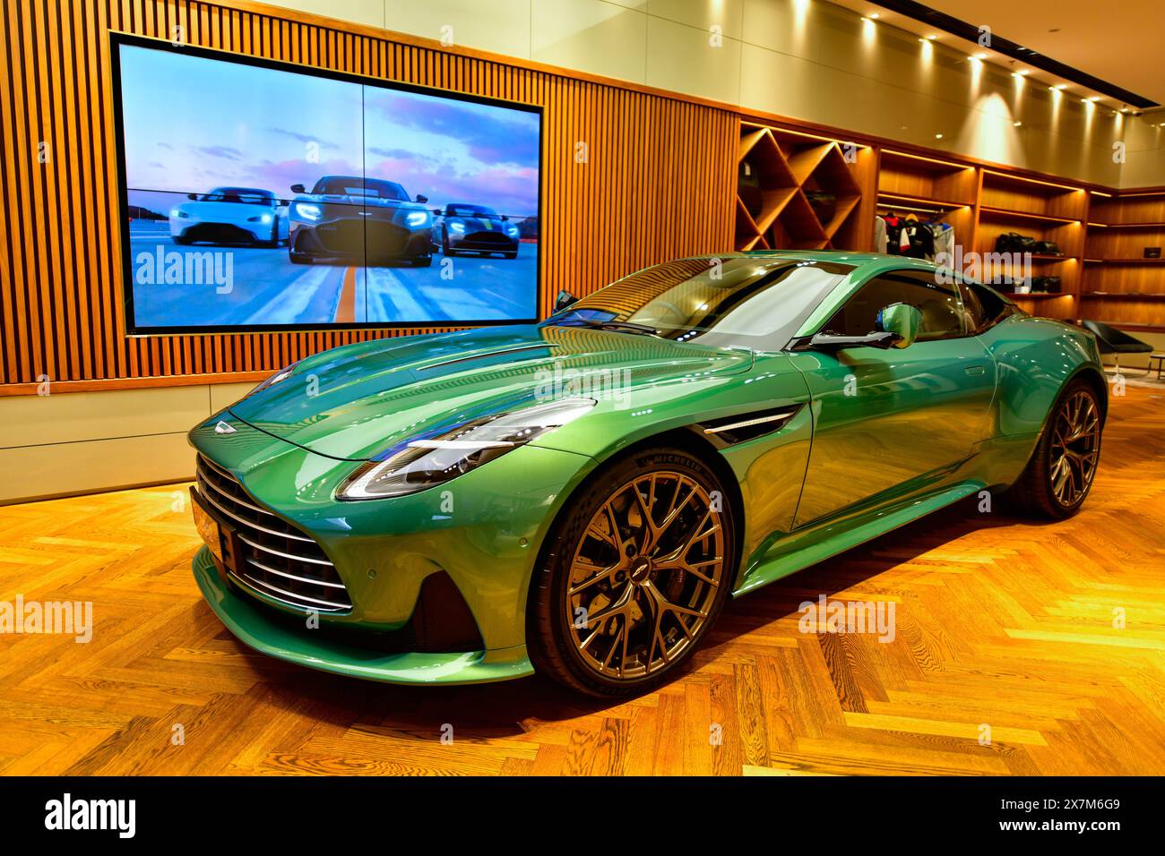 BANGKOK, THAILAND, 15. Mai 2024 : Aston Martin DB12 Sportwagen aus England, der mit der Definition von „der erste Super Tourer der Welt“ oder einem c Stockfoto