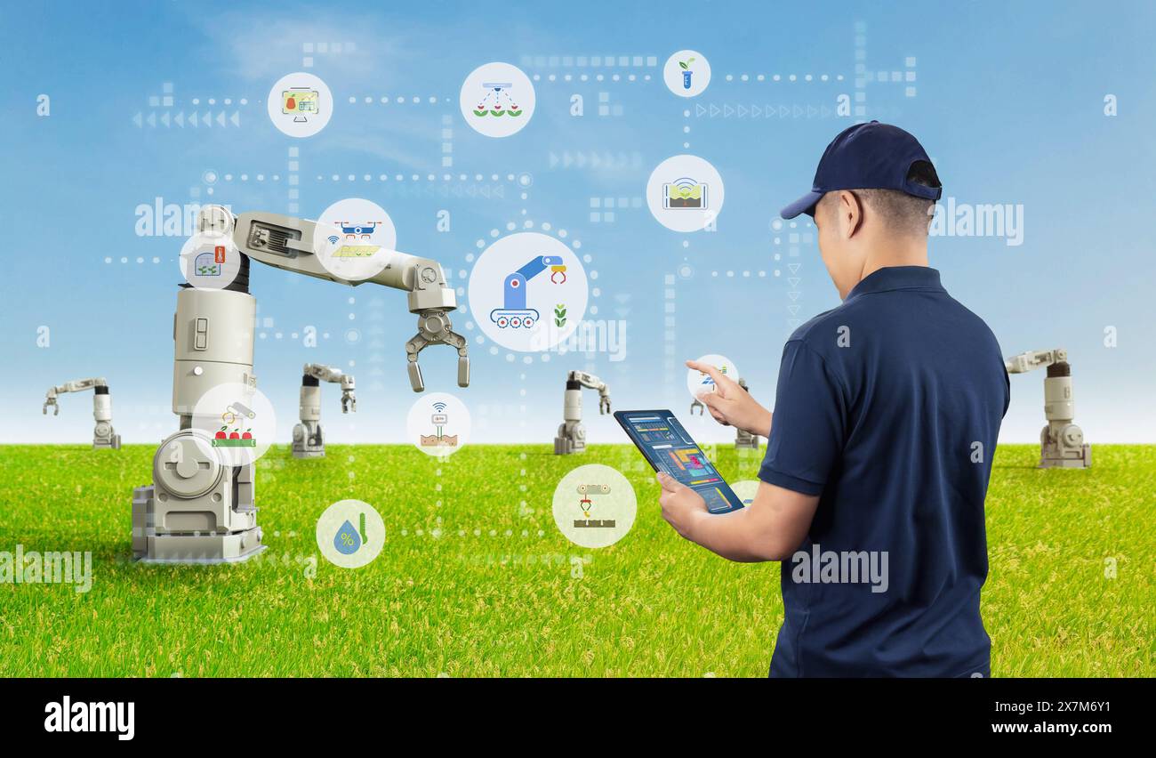 Landwirtschaftstechnologisches Konzept mit landwirtschaftlicher Ingenieurarbeit mit Roboterarmen im Betrieb Stockfoto