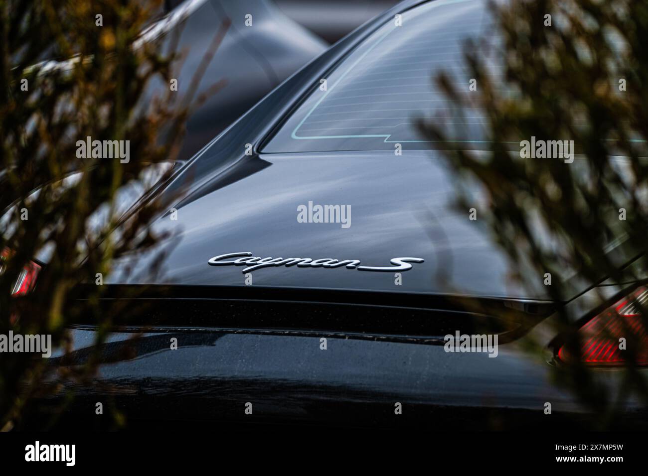 Göteborg, Schweden - 01. März 2024: Heck eines schwarzen Porsche Cayman S Stockfoto