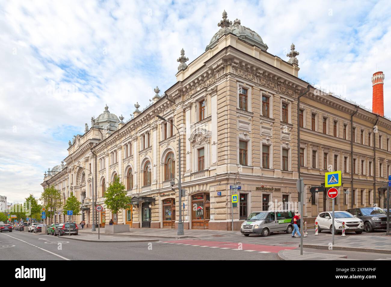 Moskau, Russland - 07. Juli 2018: Das gewinnbringende Haus von V.I. Firsanova (russisch и. Фирсановой. Доходный дом В) ist ein Baudenkmal Stockfoto