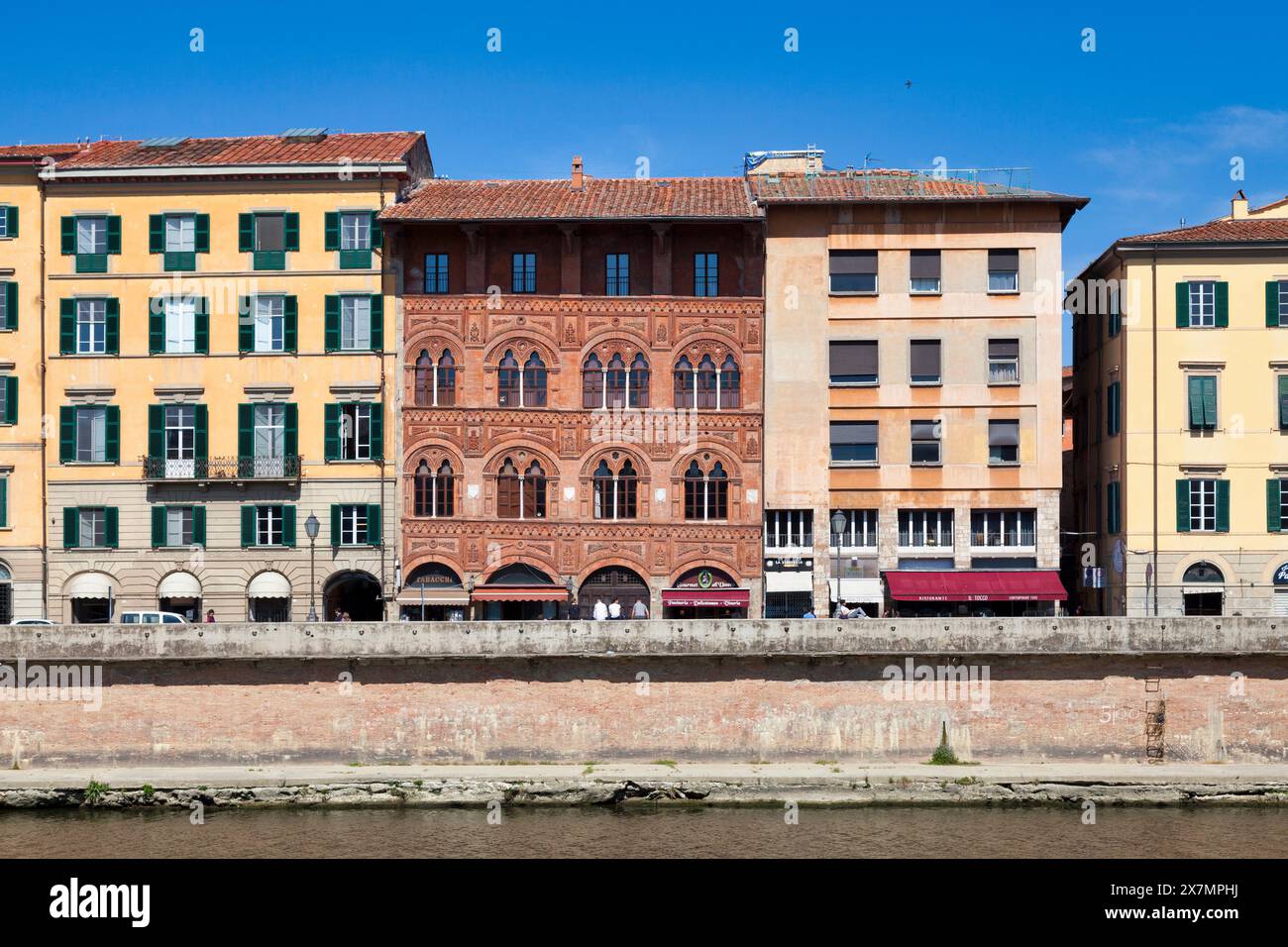 Pisa, Italien - März 31 2019: Der Palazzo Agostini (italienisch Palazzo Agostini oder Palazzo dell’Ussero oder Palazzo Rosso) ist einer der Renaissance-Paläste Stockfoto