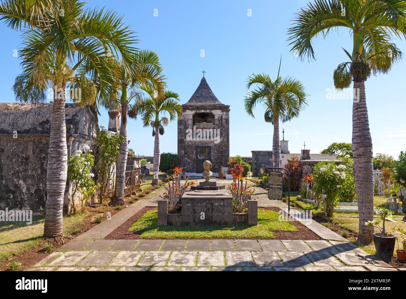 Saint-Paul, La Réunion - 20. Juni 2017: Grab des Dichters Leconte de Lisle auf dem Meeresfriedhof. Stockfoto